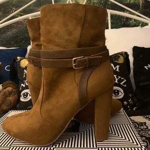 Brown Marvely suede boot US11